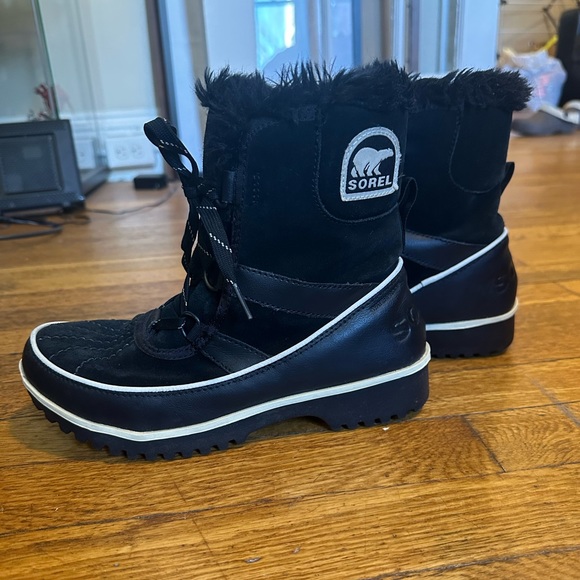 Sorel Tivoli II Women’s Waterproof Suede Snow Boot | Size 7 | Black and white - Picture 1 of 9